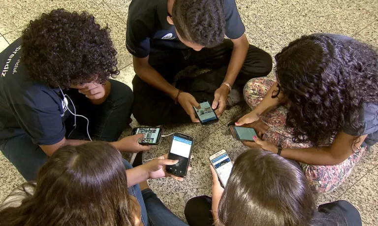 Uso de celulares por estudantes (Foto: Arquivo EBC)