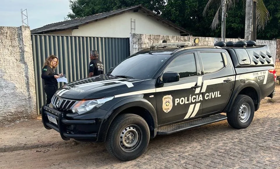 Na ação, foi cumprido um mandado de busca e apreensão, na residência do servidor, no bairro Jóquei Clube (Foto: Ascom/PCRR)