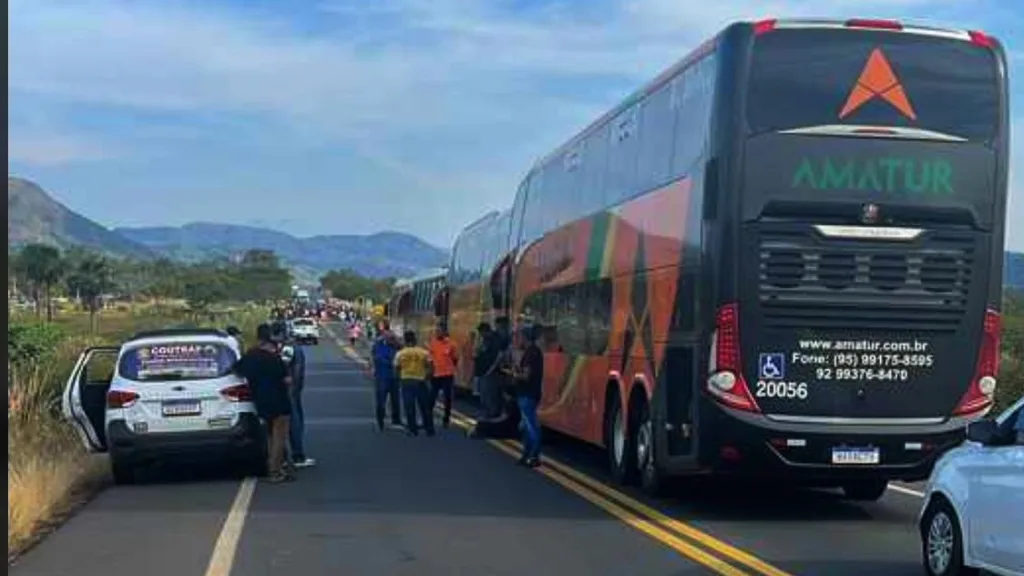 Fila de veículos após novo bloqueio total da rodovia federal BR-174 por indígenas contrários ao marco temporal (Foto: Reprodução)