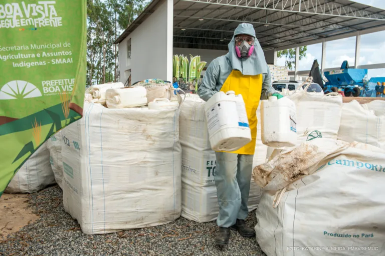 Recipientes devem ser entregues nos postos de coleta autorizados pela prefeitura — Foto: Semuc