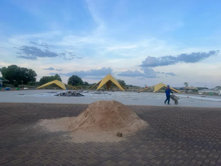 Nova reforma está em andamento na Praça das Fontes, localizada ao lado do Ginásio Totozão (Foto: Jessé Souza)