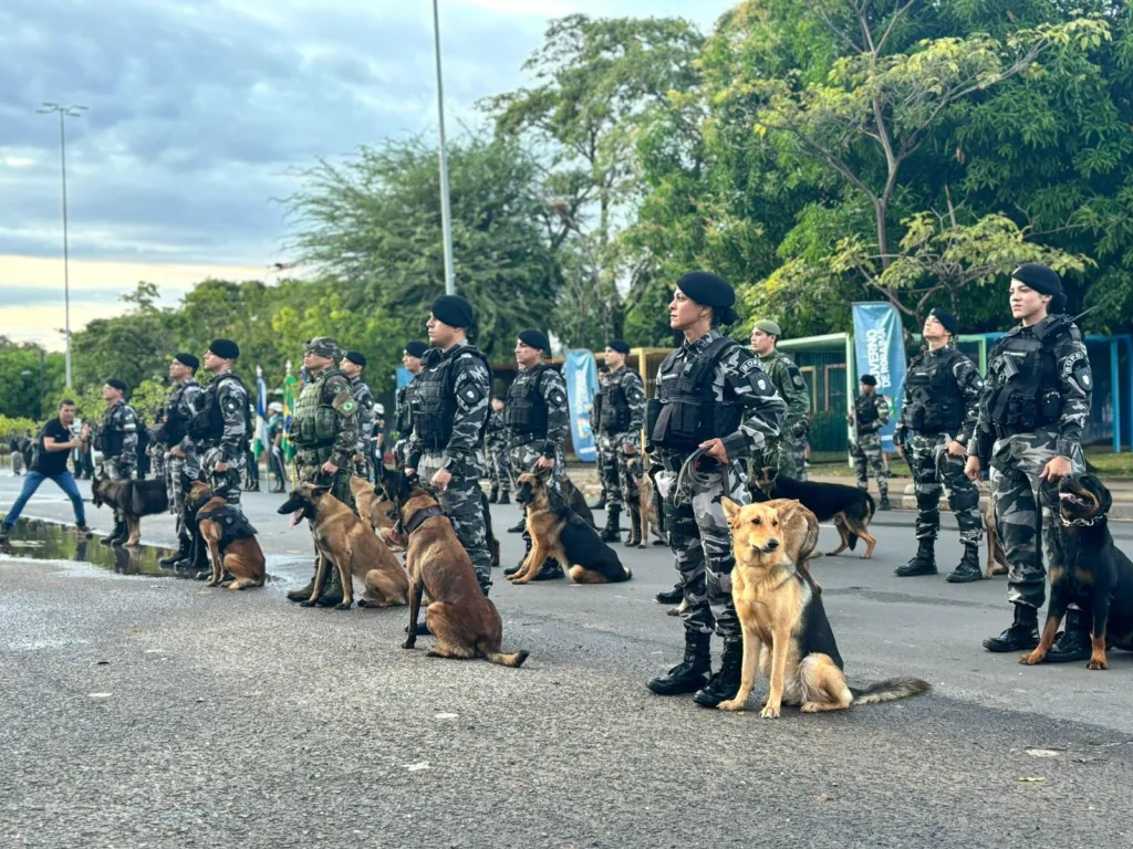 Policiais do Canil (Foto: Divulgação) 