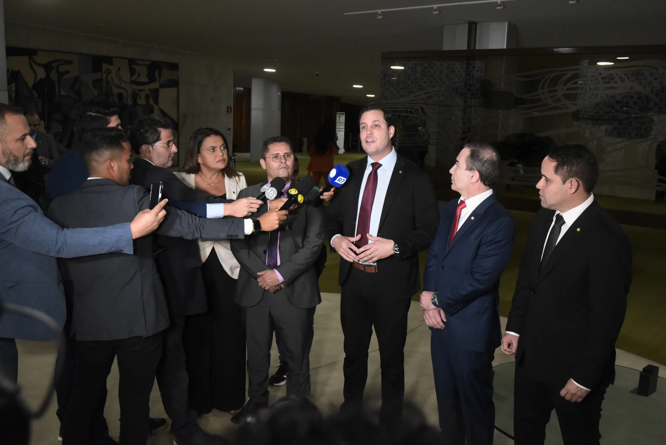 Cinco deputados federais de Roraima promovem coletiva de imprensa sobre julgamento da cassação do governador de Roraima (Foto: Divulgação)