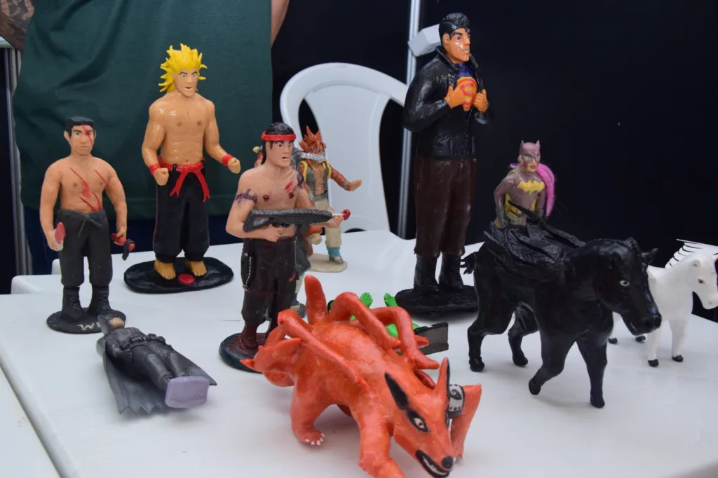 Detentos criam 'Action Figures' utilizando resíduos alimentares e apresentam em feira de ciências