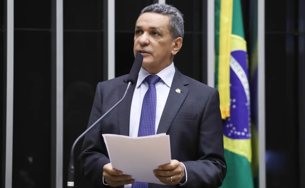 O senador Mecias de Jesus durante discurso na tribuna do Senado (Foto: Vinicius Loures/Câmara dos Deputados)