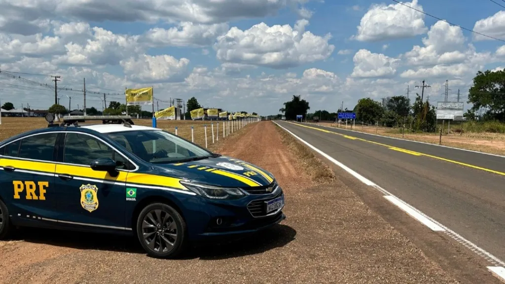 Agentes da PRF estarão presentes todas as noites com a Operação de Segurança Viária para orientar motoristas, organizar o trânsito e garantir a segurança viária, além da fiscalização do uso de álcool. ( Foto: PRF)