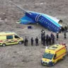 O Embraer 190, de matrícula J2-8243, foi fabricado no Brasil e tinha como rota inicial a viagem entre Baku, capital do Azerbaijão, e Grósnia, na Rússia. Foto: Azamat Sarsenbayev/Reuters