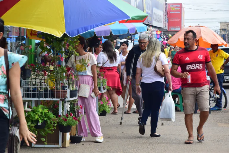 Comércio na Avenida Ataíde Teive (Foto: Nilzete Franco/FolhaBV)