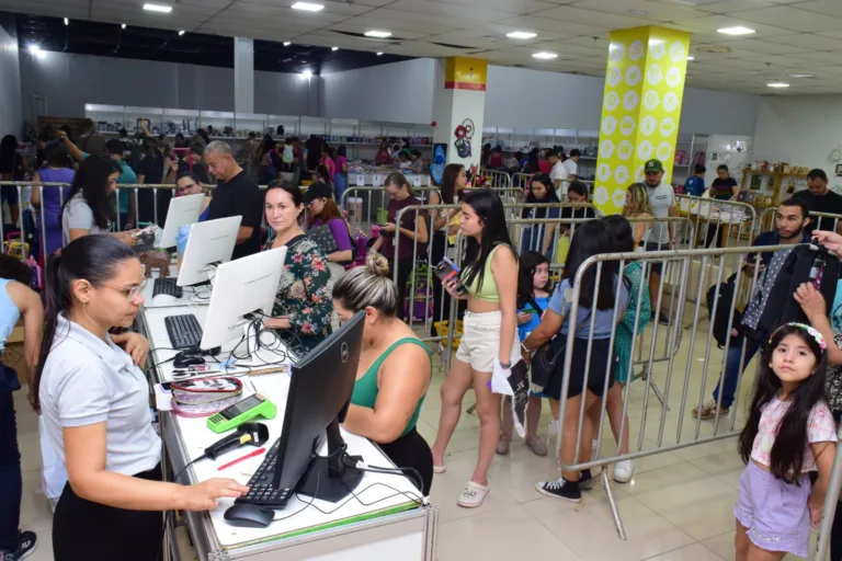 O aumento das vendas de Natal está diretamente ligado à maior confiança das famílias no mercado de trabalho, segundo análise da Fecomércio. (Foto: Nilzete Franco/FolhaBV)