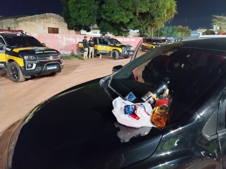 No carro de uma condutora autuada, foram encontradas bebidas alcoólicas e droga (Foto: Divulgação/Detran)