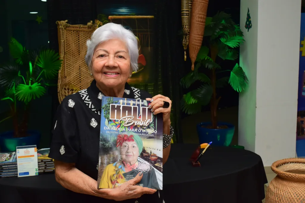 A obra reúne mais de 30 receitas tradicionais e relatos biográficos de Kalu Brasil (Foto: Nilzete Franco/FolhaBV)