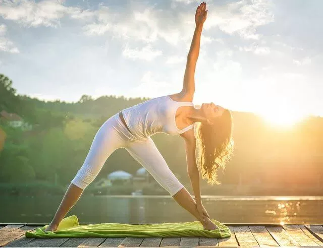 Yoga pode ser uma atividade leve indicada após o exagero (Foto: Divulgação)