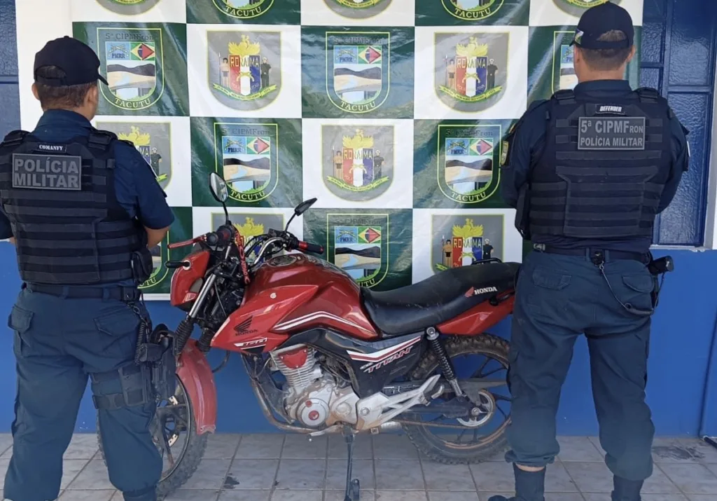 Motocicleta roubada é recuperada em borracharia no Bonfim