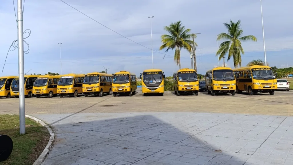 Ônibus escolar distribuído pela Seed (Foto: Arquivo Pessoal)