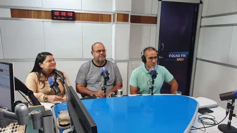 Prefeito foi acompanhado pelos secretários de Planejamento e Finanças, Márcio Vicinius Almeida, e de Obras, Deusiana Gouveia. (Foto: rádio Folha FM)