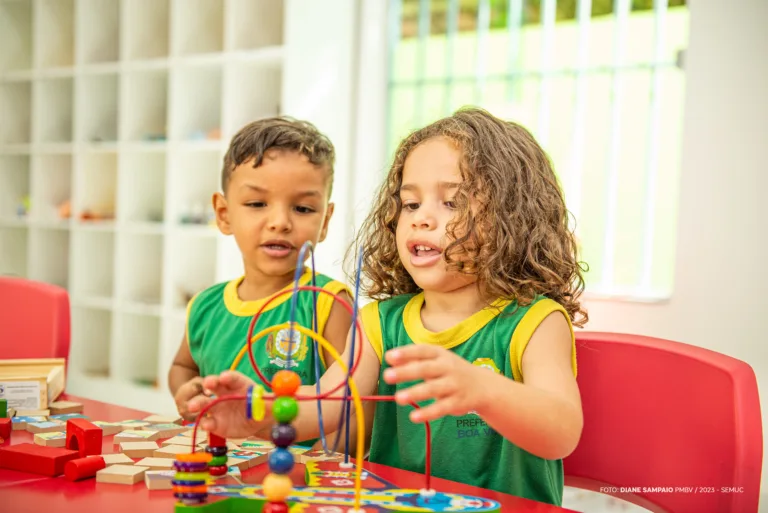 O calendário escolar de 2025 prevê uma carga horária mínima de 820 horas, distribuídas em 205 dias letivos. (Foto: Diane Sampaio/Semuc)