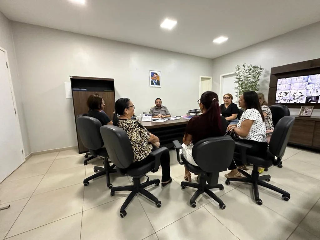 Professores aposentados na última reunião com o secretário da SEED, Mikael Wallas Cunha Cury-Rad