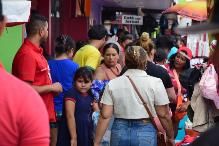 Comércio na Avenida Ataíde Teive (Foto: Nilzete Franco/FolhaBV)