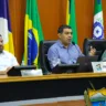 A mesa diretora da Assembleia Legislativa de Roraima, presidida pelo deputado Soldado Sampaio, durante sessão extraordinária - 26.12.2024 (Foto: Nonato Sousa/SupCom ALE-RR)