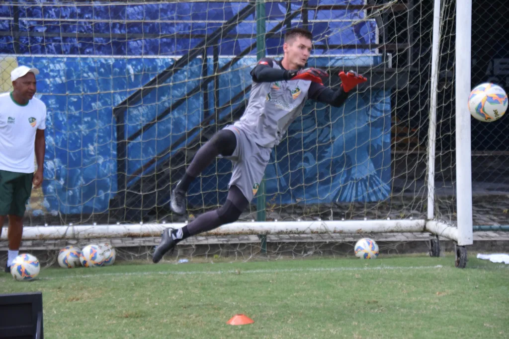 Goleiro Luiz Henrique em sua primeira pré-temporada no Monte RR, em Pernambuco. Crédito: João Paulo Oliveira