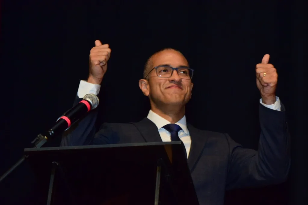 O prefeito de Boa Vista, Arthur Henrique, durante discurso de posse para o segundo mandato no Teatro Municipal (Foto: Nilzete Franco/FolhaBV)