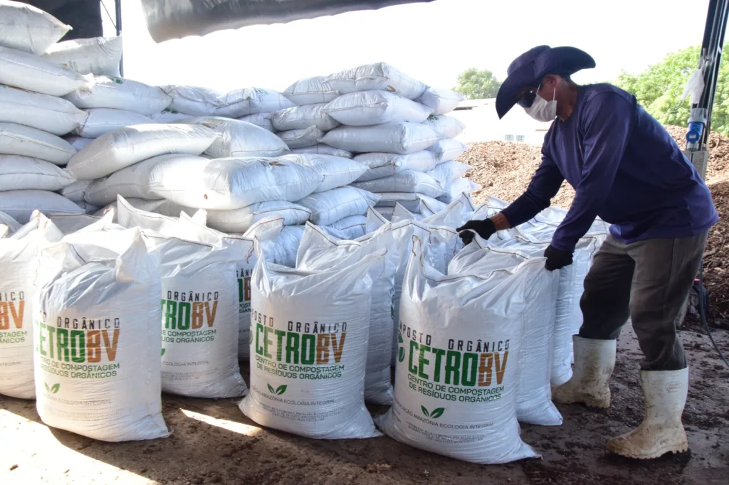 A população pode adquirir o adubo produzido pelo Cetrobv (Foto: Nilzete Franco/FolhaBV)