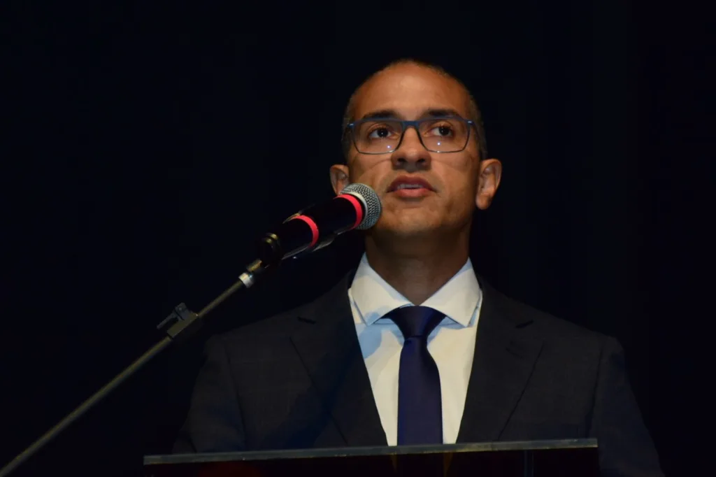 O prefeito de Boa Vista, Arthur Henrique, durante discurso de posse para o segundo mandato no Teatro Municipal (Foto: Nilzete Franco/FolhaBV)