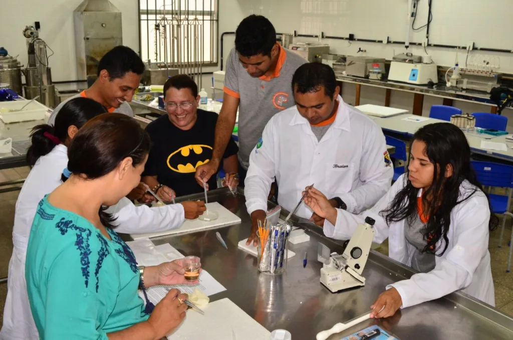 s cursos ofertados combinam formação teórica e prática, organizados em módulos. (Foto: Ascom/Seed)