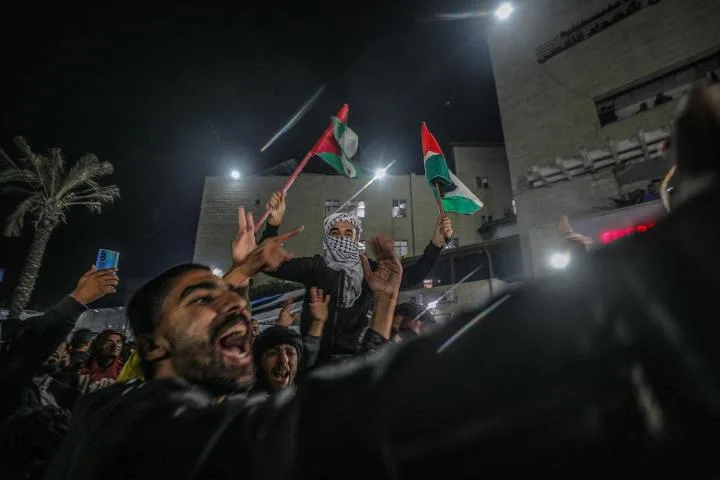 Palestinos reagindo à notícia do cessar-fogo com Israel. (Foto: M ohhamed Sabe)