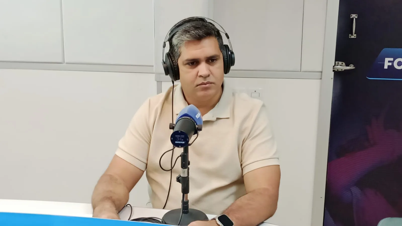 O presidente do Detran-RR, Gueres Mesquita, durante o programa Agenda da Semana, da Folha FM (Foto: Folha FM)