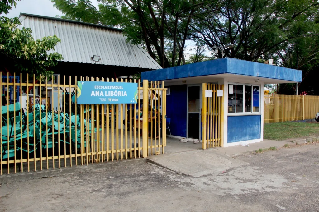 Fachada da Escola Ana Libória (Foto: Wenderson Cabral/FolhaBV) 