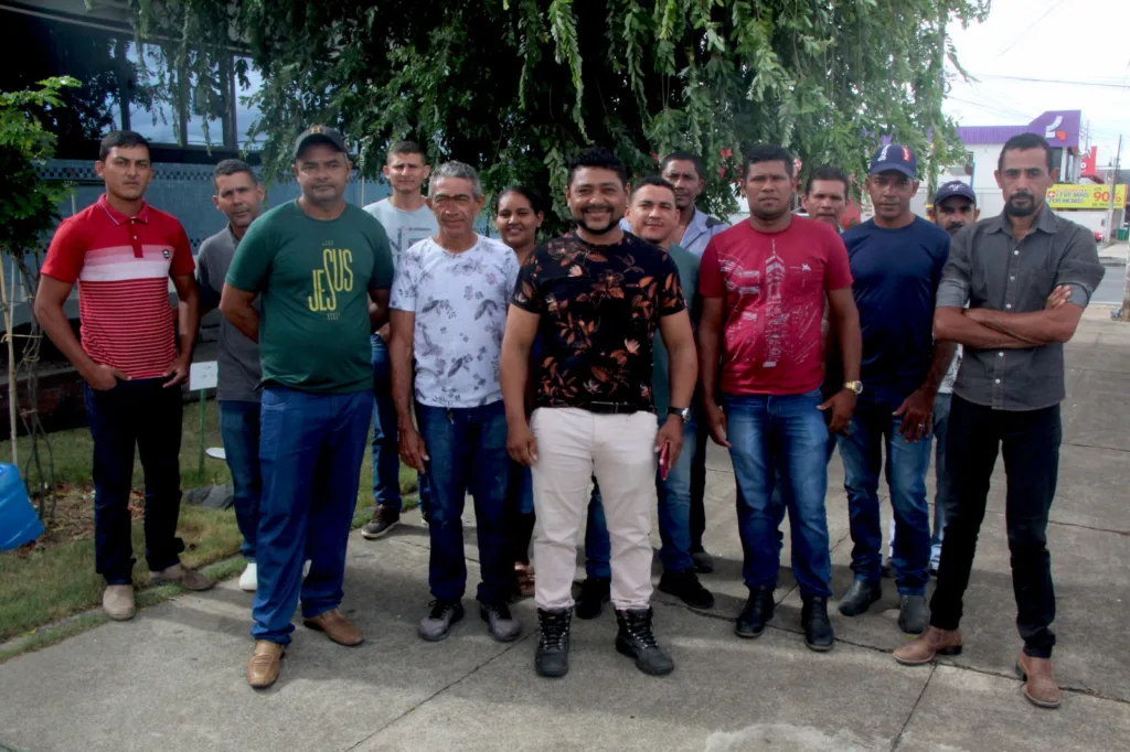 Agricultores durante visita à Femarh na última sexta-fera, 24 (Foto: Wenderson Cabral/FolhaBV)