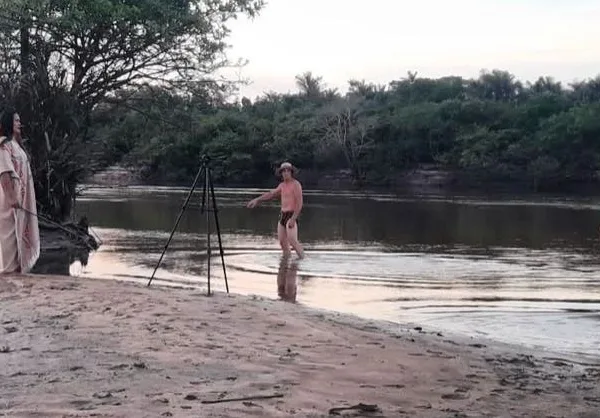 As gravações ocorrem na Comunidade Canaiuanim, com autorização do Tuxaua Hilinilson e licença concedida pela Mirante. (Foto: Reprodução/Instagram)
