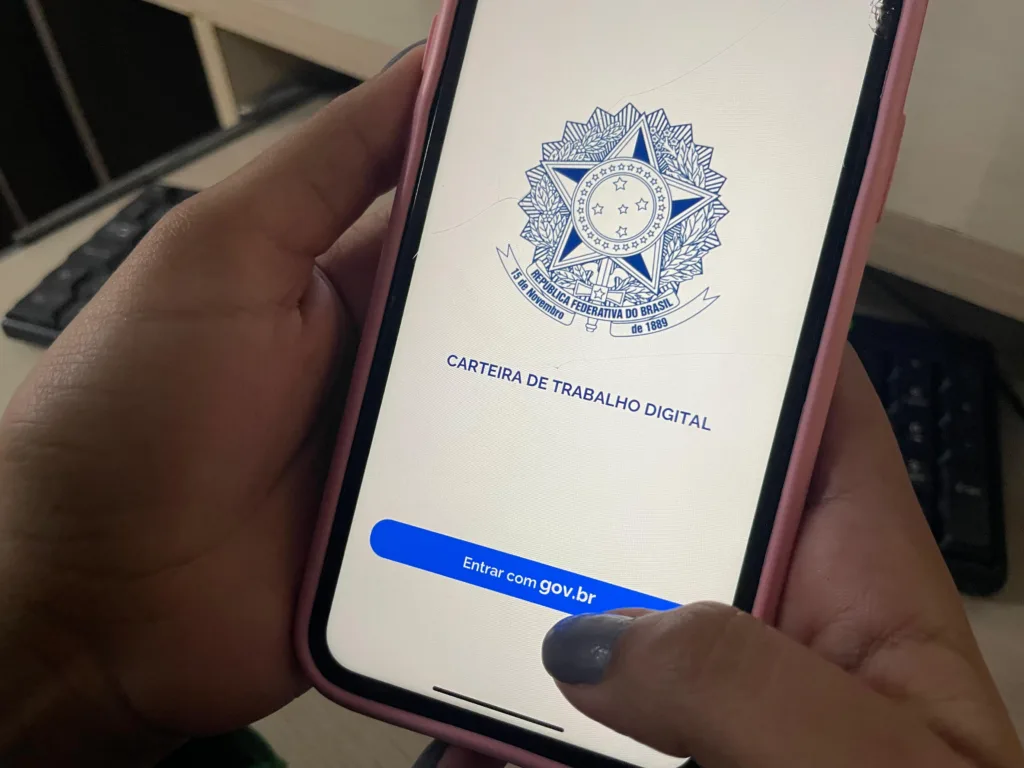 Para utilizar o serviço, é necessário que o trabalhador mantenha seus dados pessoais e objetivos profissionais atualizados no aplicativo da Carteira de Trabalho e Previdência Social (CTPS). (Foto: Adriele Lima/FolhaBV)