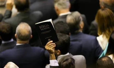 Não é só mais política e religião, mas também um perigoso elemento que surge no meio