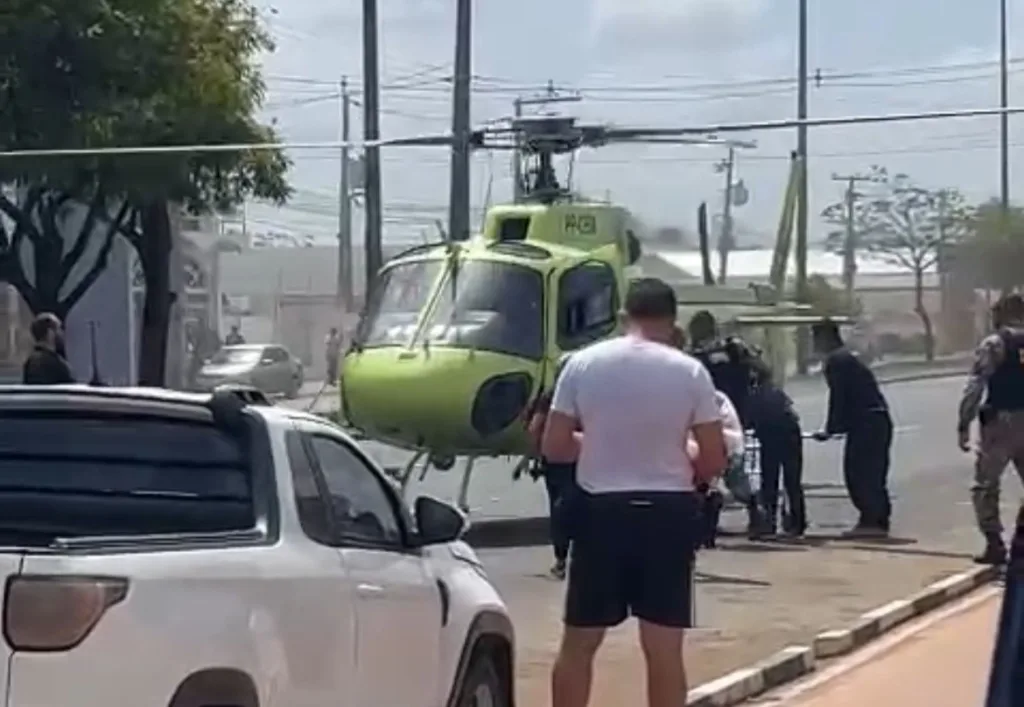 Helicóptero pousou em frente ao HGR