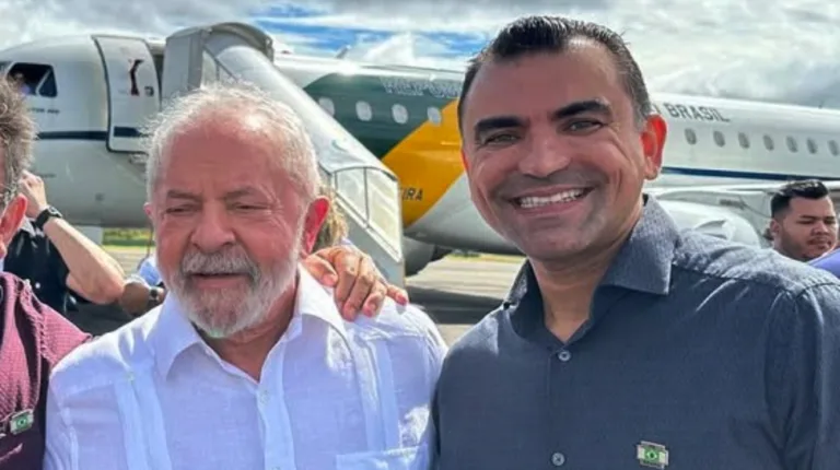 O ex-deputado Evangelista Siqueira, atual superintendente do Incra-RR, com o presidente Lula (Foto: Arquivo pessoal)