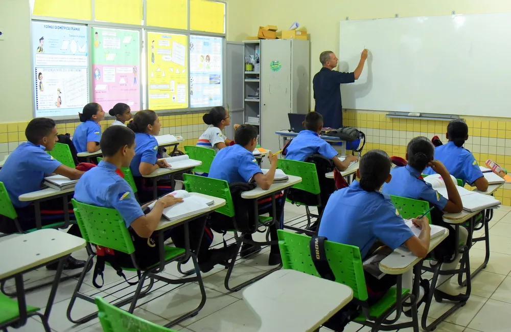 Alunos durante aula no interior. (Foto: Reprodução)