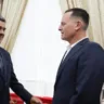 O ditador venezuelano Nicolás Maduro recebeu o enviado especial dos Estados Unidos, Richard Grenell, nesta sexta-feira (31), no Palácio Miraflores (Foto: VTV)