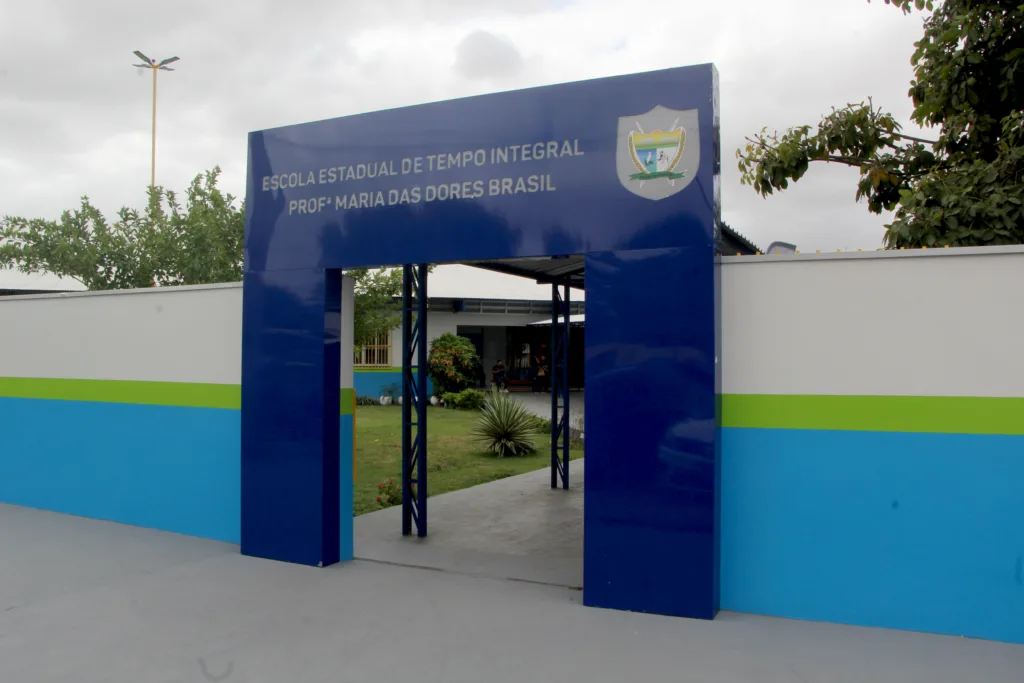 Fachada da escola estadual Maria das Dores (Foto: Wenderson Cabral/FolhaBV)