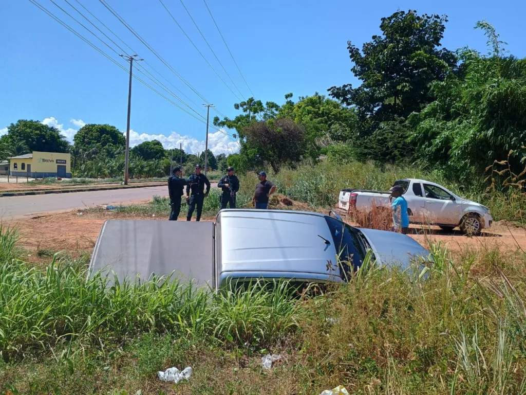 No dia da prisão, os criminosos tentaram fugir em um carro roubado das vítimas, mas capotaram o veículo enquanto tentavam atravessar a fronteira para a Guiana. (Foto: Divulgação) 