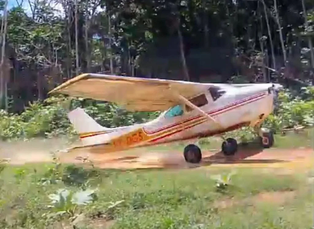 Avião que caiu no rio Uraricoera (Foto: Divulgação) 