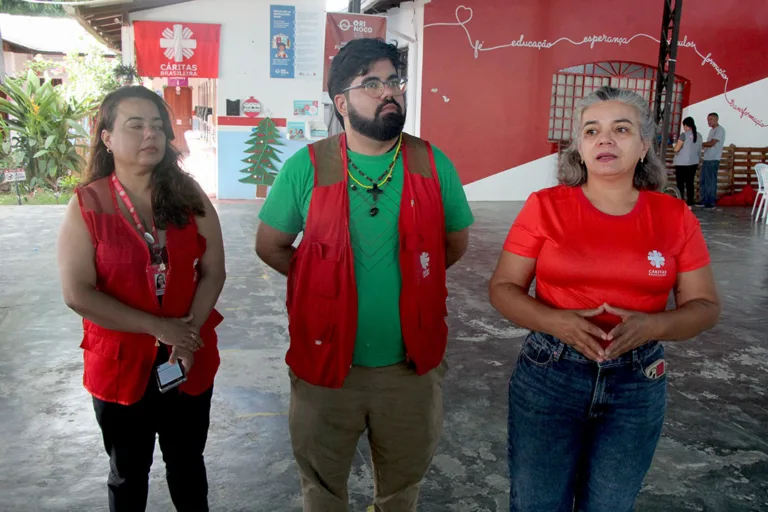 Representantes da Cáritas Brasileiras concedem entrevista coletiva para falar de impactos das decisões de Trump para a instituição (Foto: Wenderson Cabral/FolhaBV)