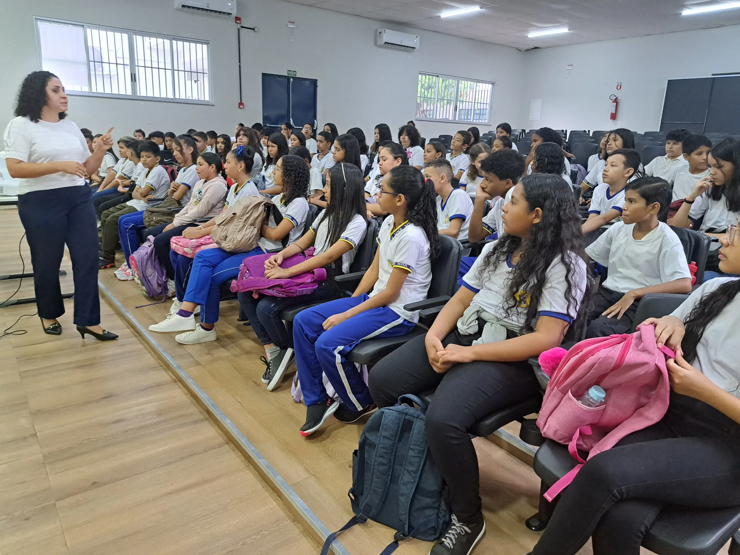 Podem se inscrever estudante de até 15 anos, com um limite de duas inscrições por escola. (Foto: Reprodução/Correios)