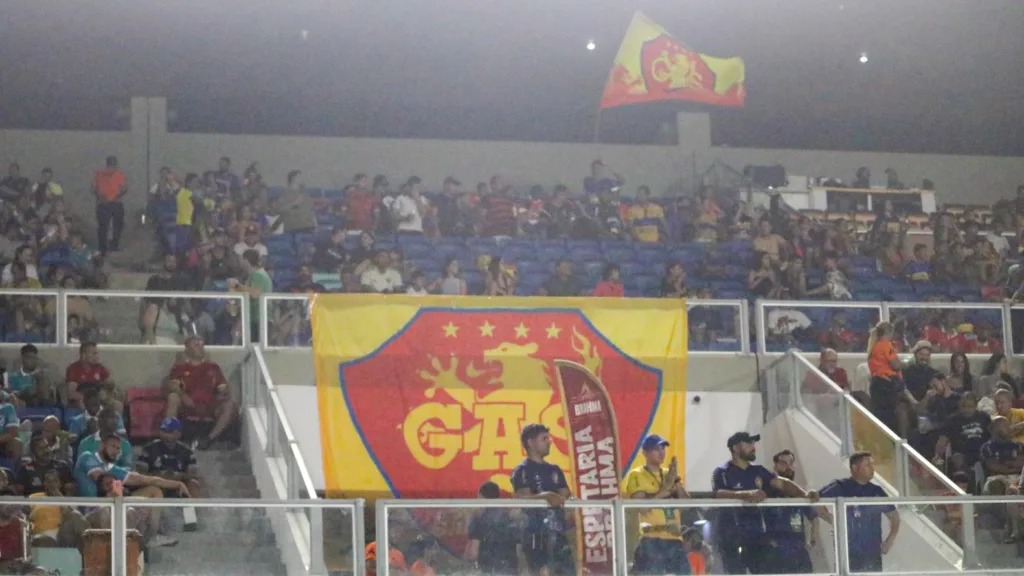 Torcida do Grêmio Atlético Sampaio no duelo contra o Monte Roraima, pela 5ª rodada do Campeonato Roraimense - 22.02.2025 (Foto: Déborah Nascimento/Folha BV)