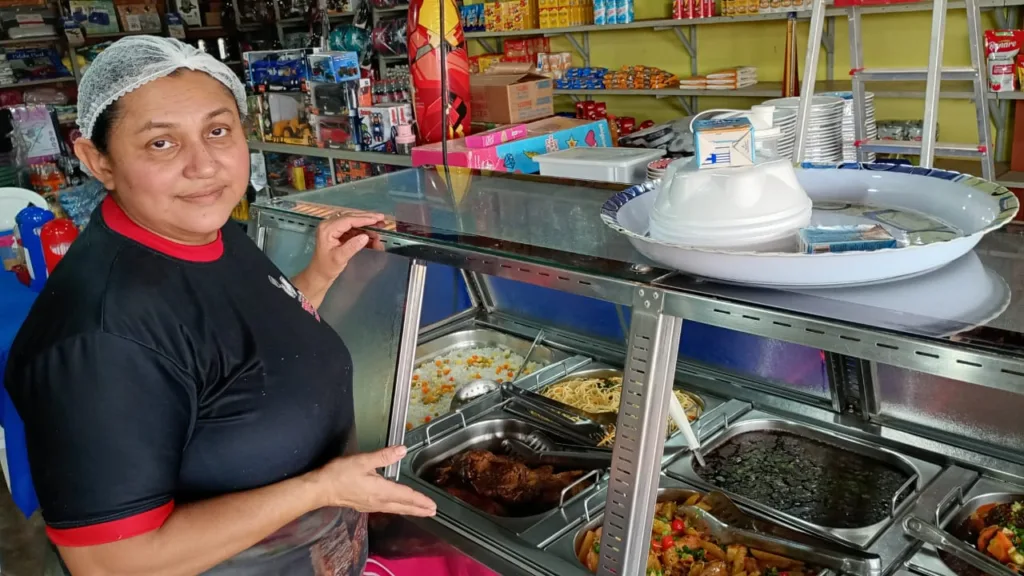 Jucineia Bezerra, proprietária de um restaurante em Uiramutã (Foto: Divulgação)