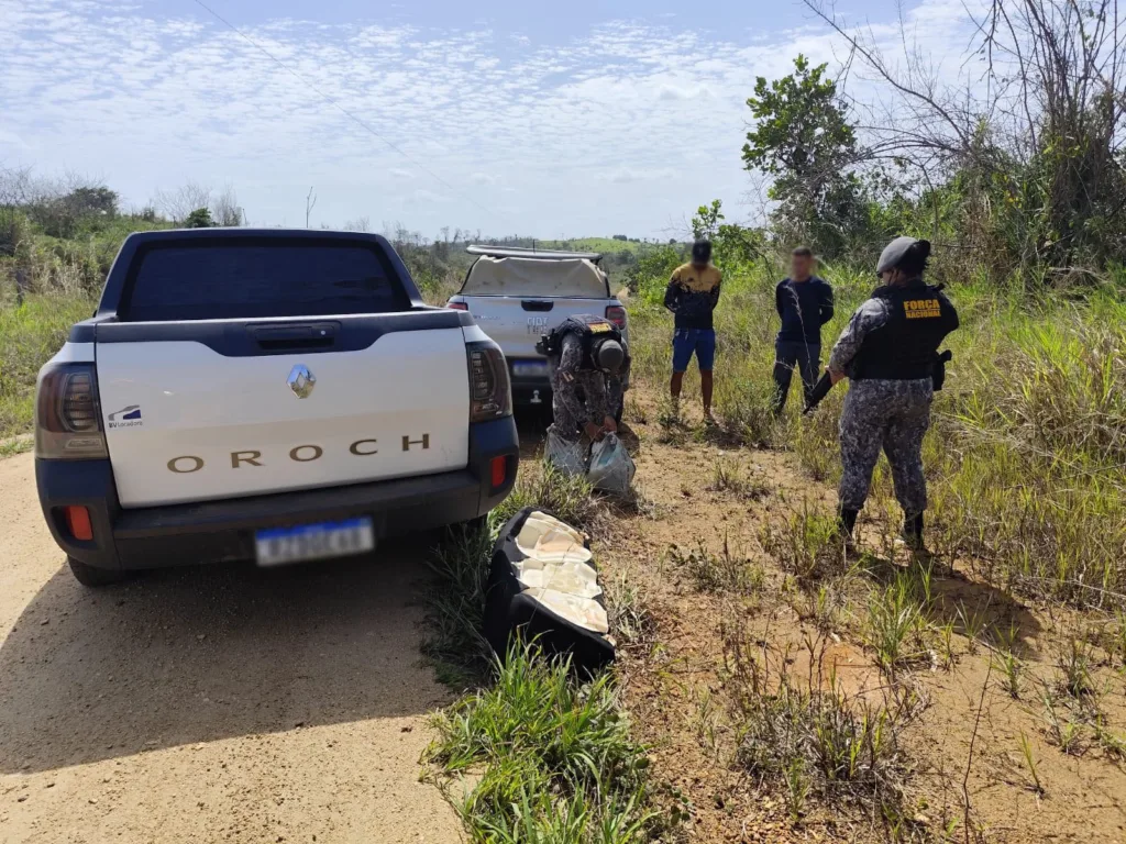 Agentes da Força Nacional interceptaram veículo com uma tonelada de cassiterita, mineral utilizado na produção de estanho (Foto: Força Nacional)