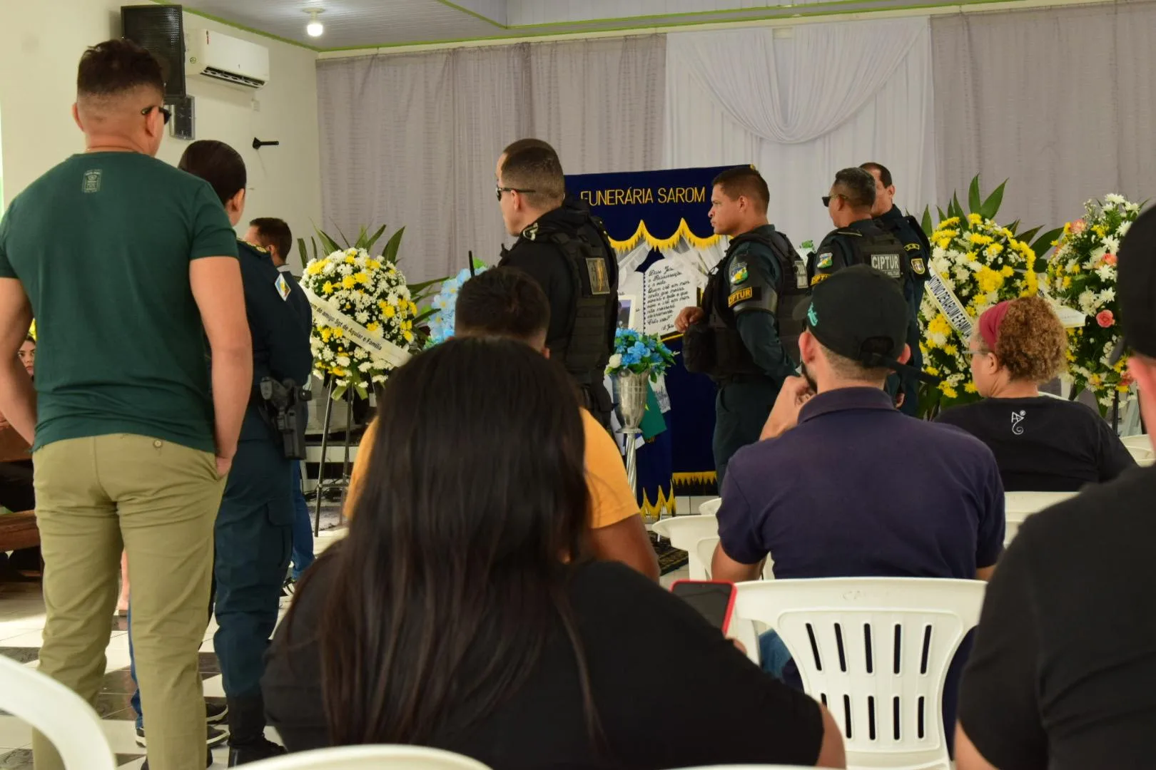 Velório acontece na manhã desta sexta-feira, 28, em uma igreja no bairro Cauamé (Foto: Nilzete Franco/FolhaBV)