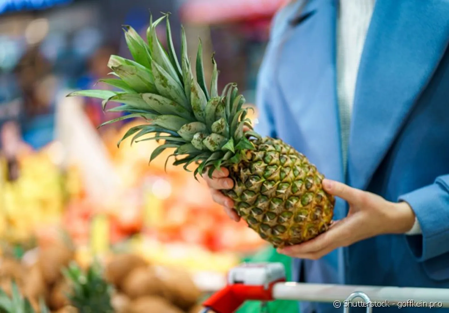 O abacaxi é uma fruta tropical conhecida por suas propriedades antioxidantes e anti-inflamatórias (Foto: Divulgação)