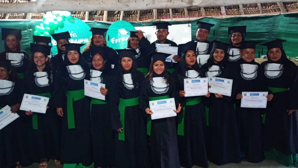 Turma de 20 técnicos em Enfermagem formados em Uiramutã (Foto: Divulgação)